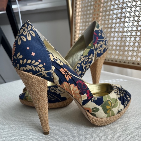 Steve Madden Richhi floral print peep-toe heels | Blue, Cream, Red | Size 8 - Picture 4 of 15